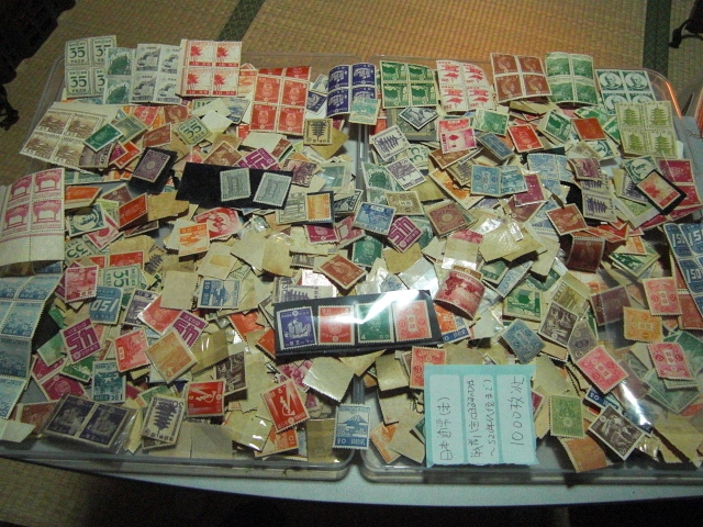 日本普通切手未使用（主として昭和切手～昭和２０年代位）１０００枚以上＊説明欄参照_画像1