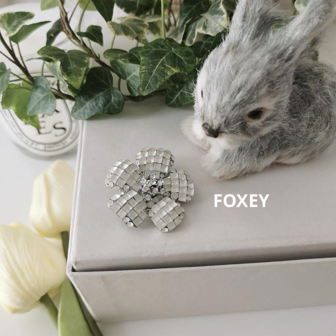 セール価格 送料無料 FOXEY フォクシー ビジューフラワーブローチ