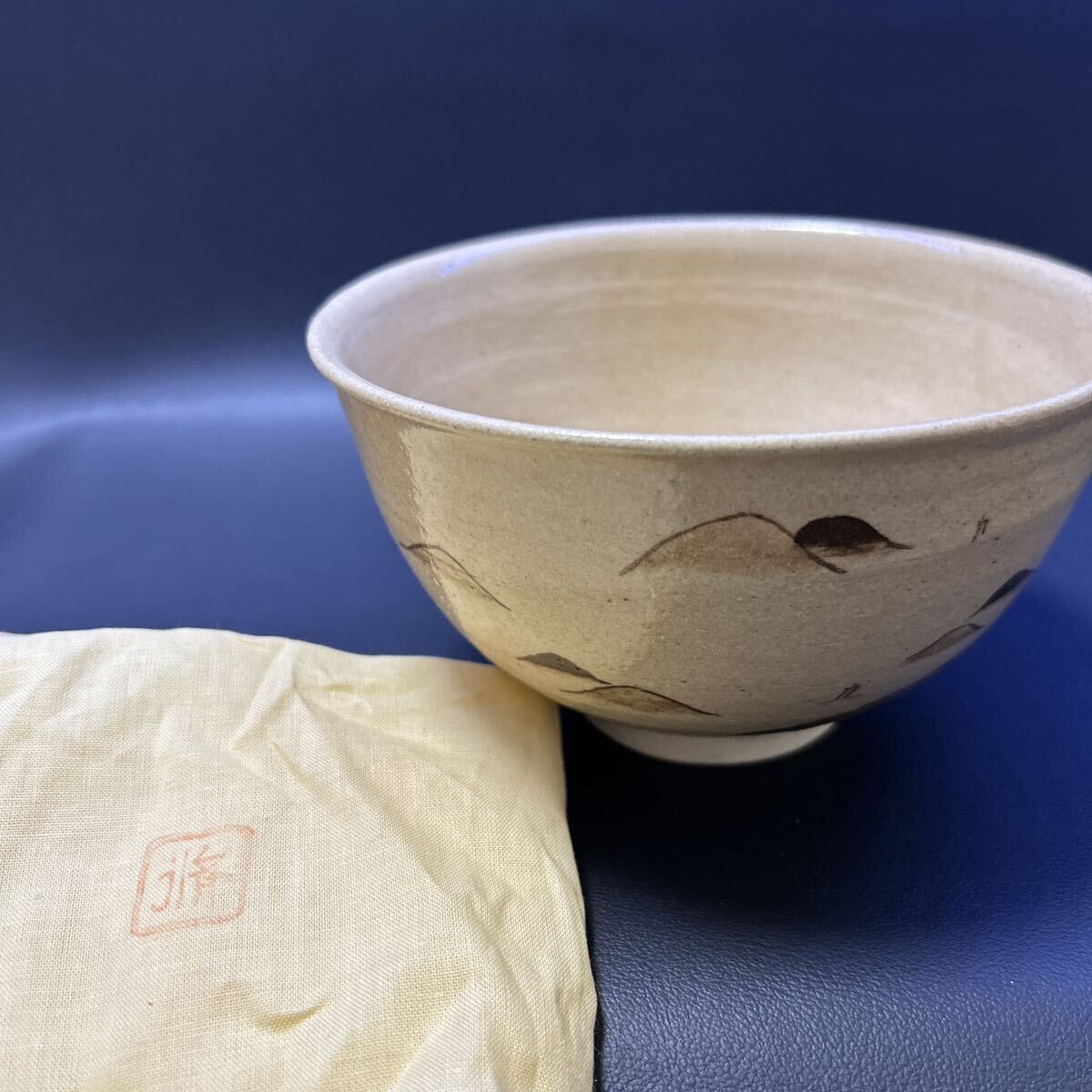 H11-12 茶道具 茶碗 【くろがね窯　竹村脩造　浦戸七島文茶碗】サイズ:直径約13.5cm、高さ約7.5cm 紙箱あり_画像10