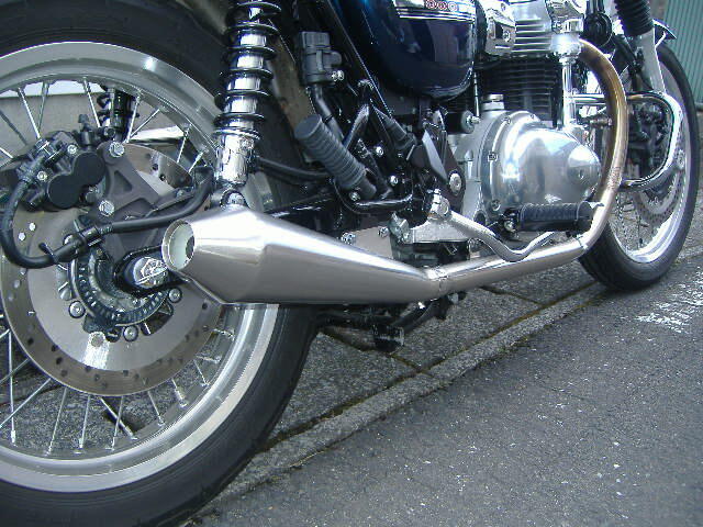 W800 オメガレーサー メガホンマフラー2019〜 cafe メグロ ☆ W800 2019 メガホン フルエキ マフラー MegaBrat オメガ