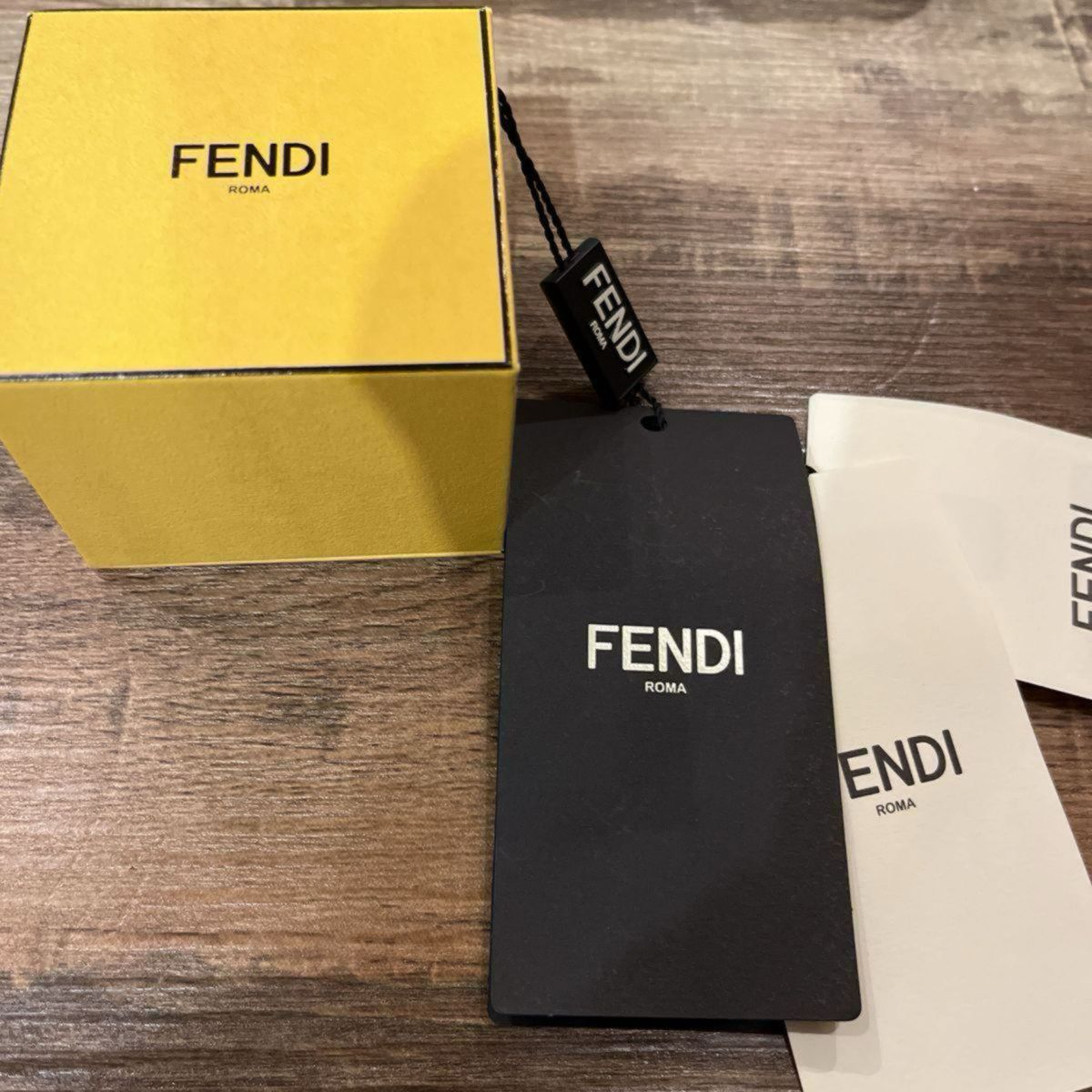 FENDI ファイブリング　目黒蓮着用　指輪色違い