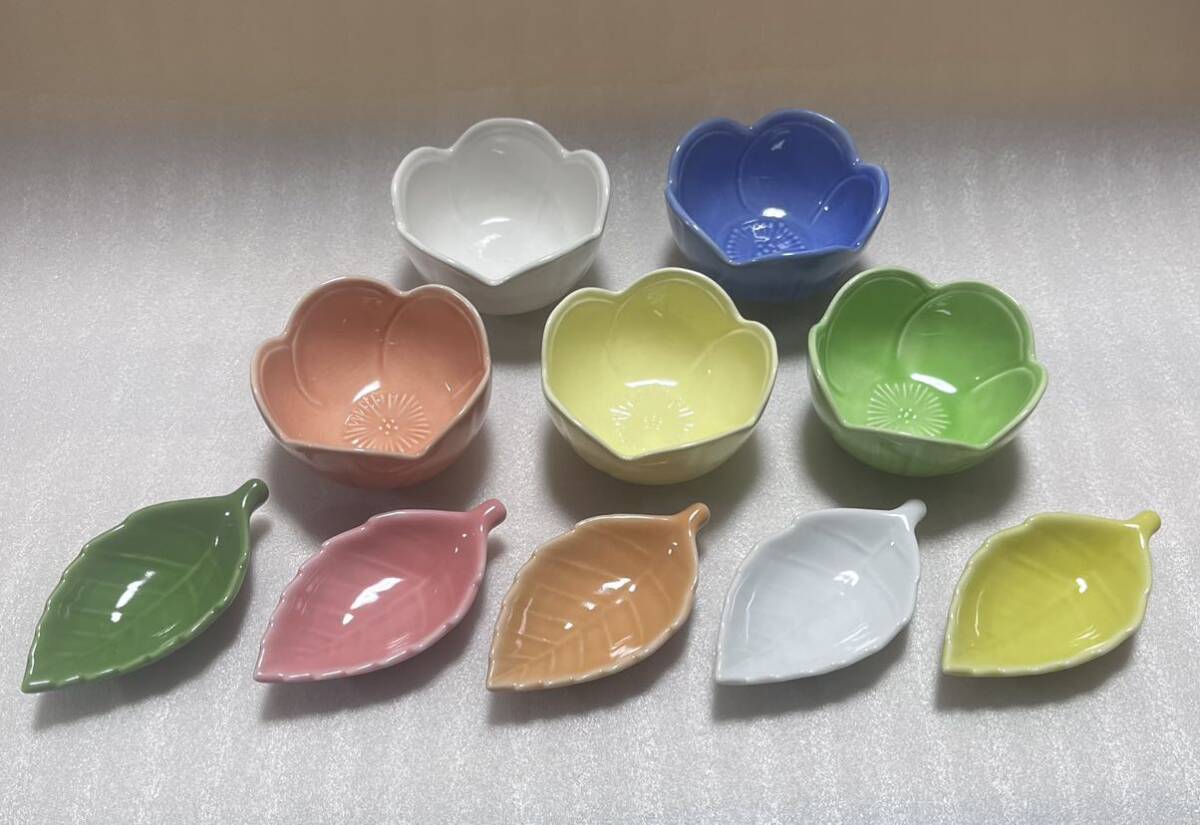 未使用 新品 美濃焼 春 10点 小鉢 小皿 豆皿 花 葉 パステルカラー ブルー ピンク グリーン 可愛い 食卓 テーブルの画像1