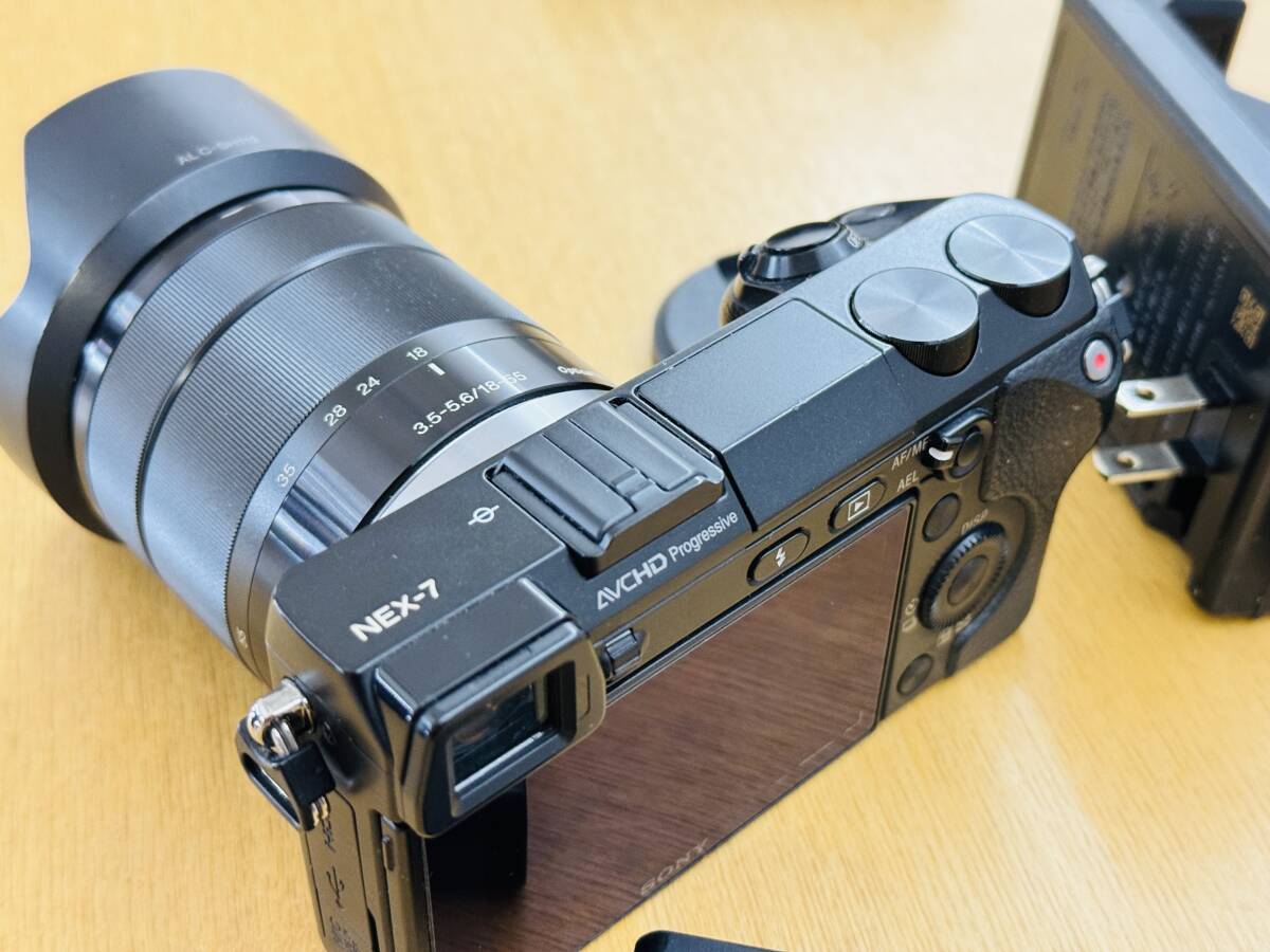 SONY 一眼レフカメラ NEX-7 ズームレンズキット Eマウント本体と付属品_画像3
