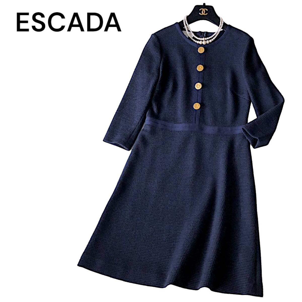 B21◆極美品 エスカーダ ESCADA 34サイズ ワンピース 伸縮 ストレッチ 可愛い アンティーク ロゴ 金 ゴールドボタン 装飾 綺麗シルエット_画像1