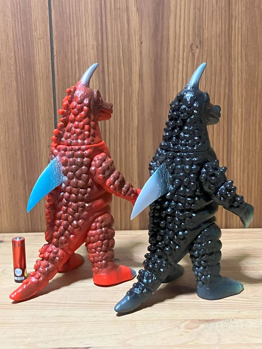 Yahoo!オークション - 【ソフビ】ブルマァク 双子怪獣 ブラック Yahoo!オークション - 【ソフビ】ブルマァク 双子怪獣 ブラック