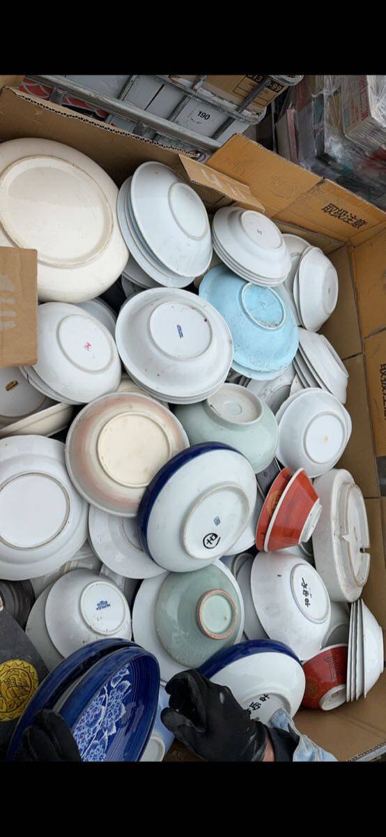 【茨城県牛久市引き取り限定】食器　お皿　茶器　鉢 磁器　色々　1000kg 写真はイメージ　現場確認　メッシュパレットを含まない_画像4