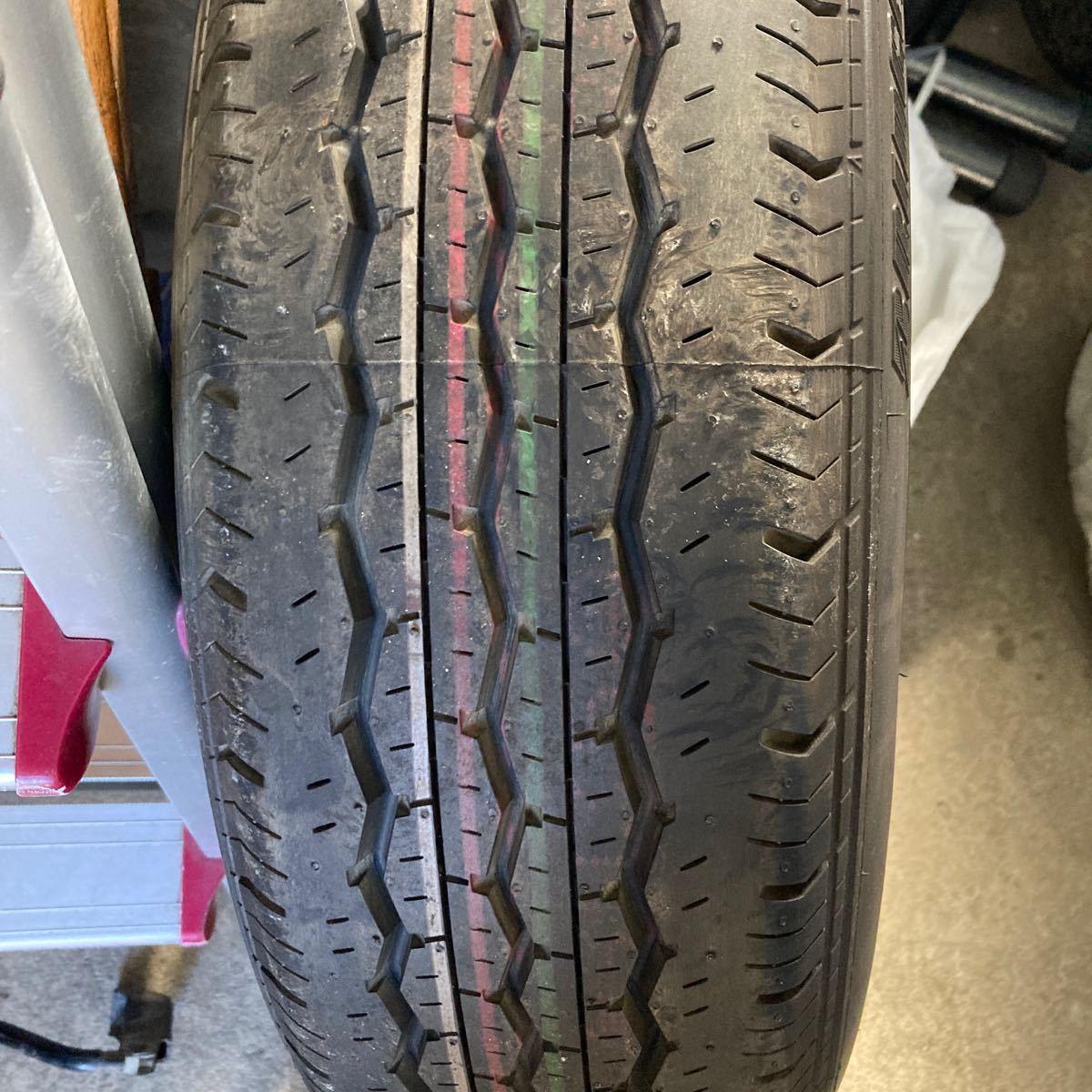 値下げハイエース KDH TRH200系 195/80R15 純正1本 ブリヂストン エコピアの画像6