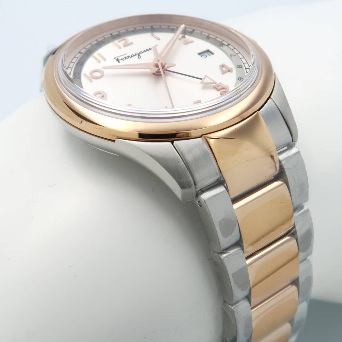 Ferragamo サルヴァトーレフェラガモ 腕時計　GMT機能　スイスメイド_画像6