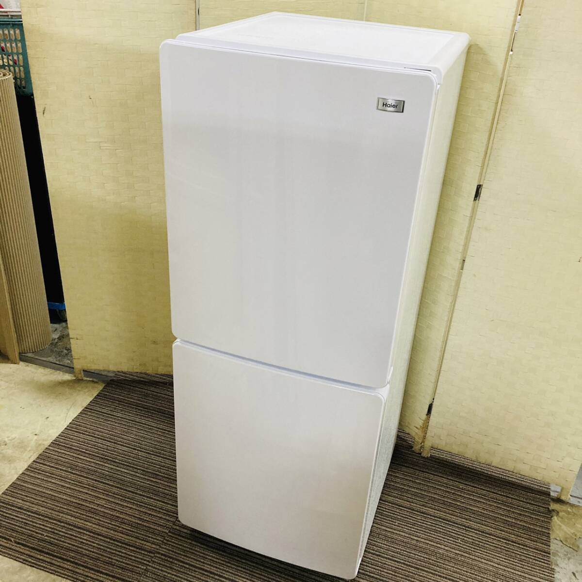 送料無料!!Haier ハイアール 148L 冷凍冷蔵庫 JR-NF148B 2ドア 右開き 横幅約50cmのコンパクトボディ 動作品 2020年製/032-06_画像1