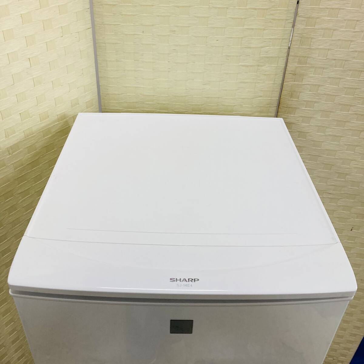 送料無料!!SHARP シャープ 137L ノンフロン冷凍冷蔵庫 SJ-14E4-KW 2ドア冷蔵庫 動作品 2017年製/035-14_画像7