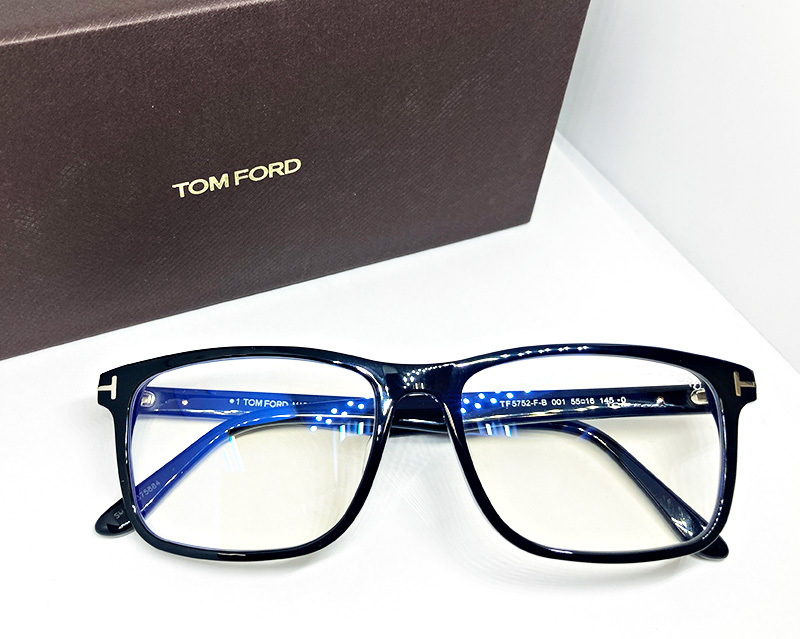 TOM FORD 正規品 ブルーライトカット付 BLUE BLOCK 眼鏡フレーム 伊達メガネ FT5752-001 ブラック 黒縁 トムフォード ウェリントン_画像1
