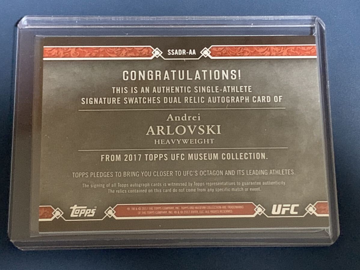 99枚限定 アンドレイ・アルロフスキー 直筆サイン格闘着カード TOPPS UFC Museum Collection 2017_画像2