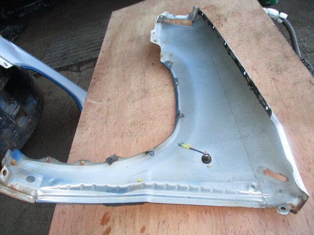  first generation Sprinter Carib AL25G. front fender right 