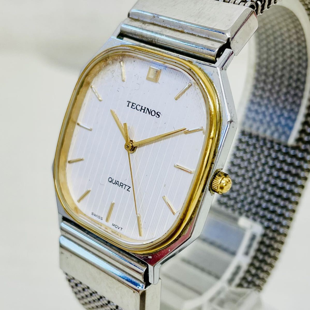 34 TECHNOS テクノス 160060.61 メンズ腕時計 腕時計 時計 白文字盤 3針 クオーツクォーツ Quartz QZ 伸縮バンド 銀 シルバー Swiss ATの画像2