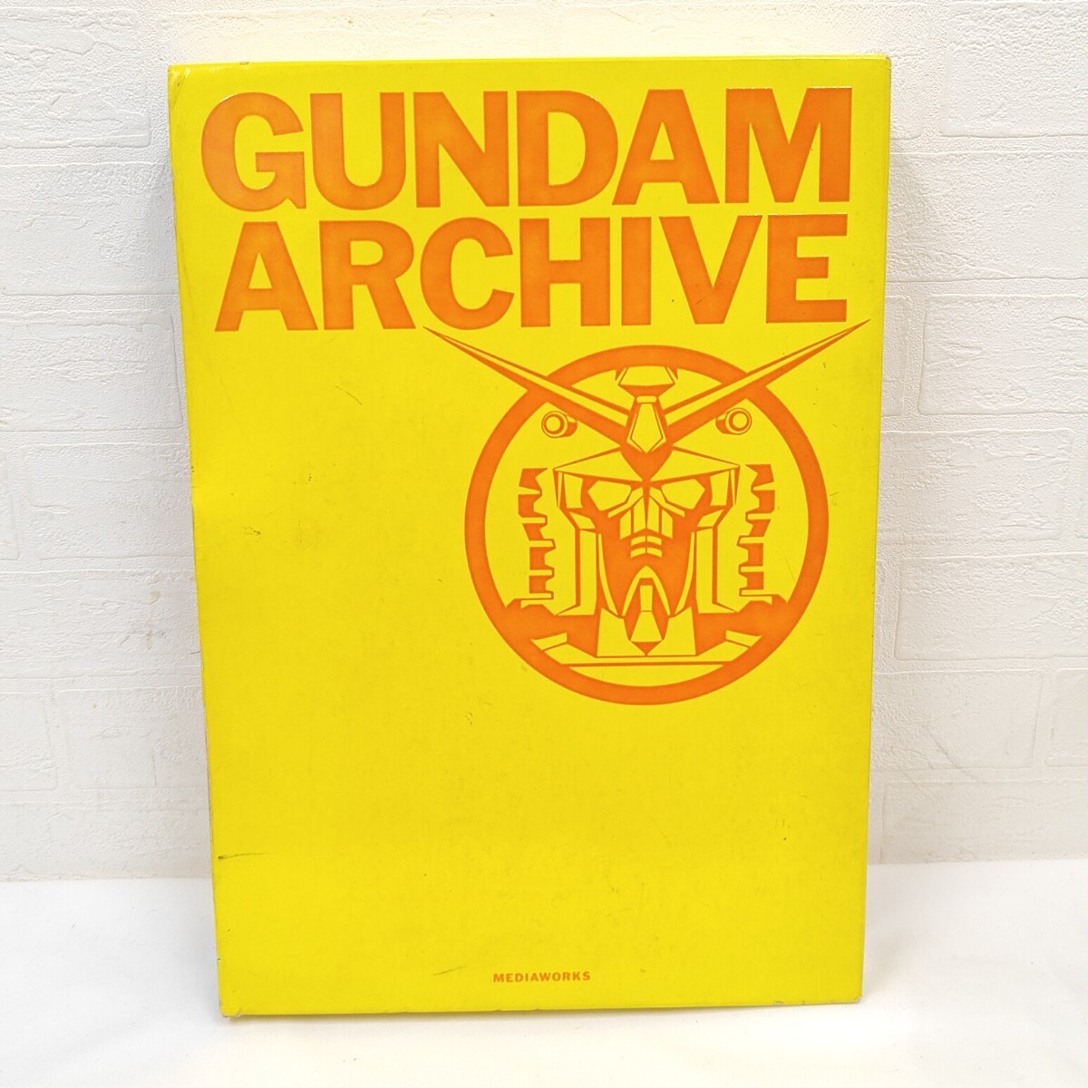 ★初版★ 機動戦士ガンダム ガンダムアーカイブ GUNDAM ARCHIVE 完全設定資料集 1999年 発行 メディアワークス 資料集 書籍 本 ガンダム SCの画像1