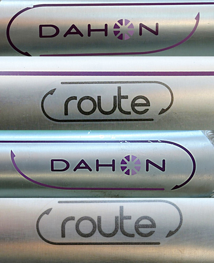 DAHON(route)タイヤ新品)ほぼ綺麗)Shimano 7s)シルバーカラー)折りたたみ自転車)20インチ 中古の画像2
