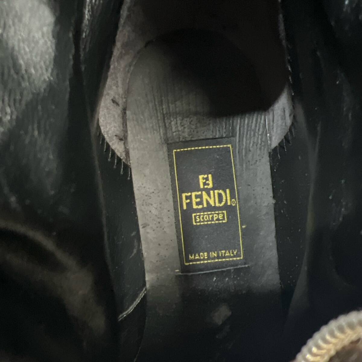 【美品】フェンディ　FENDI　ショートブーツ　スエード　センタージップ　ダークブラウン系　表記サイズ37.5？38？　踵ロゴ　　_画像8