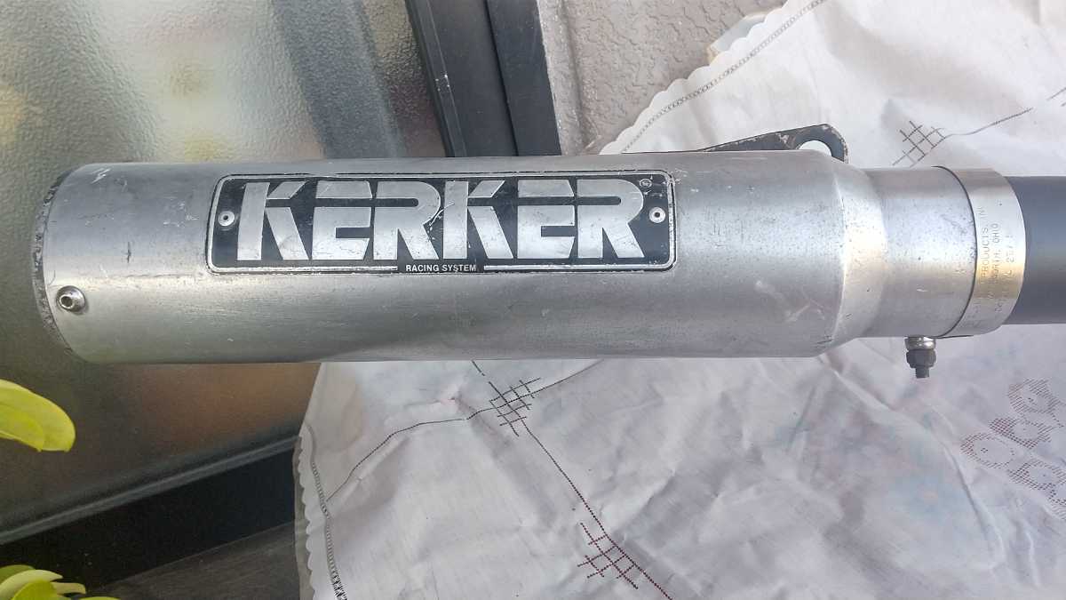 Gpz900Rに着けていた　KERKER マフラー　軽量フルエキ　当時物　JMCA無し　大ツブレ・大ヘコミ無し　大転倒無し　ステー工夫で他車種にも_画像2