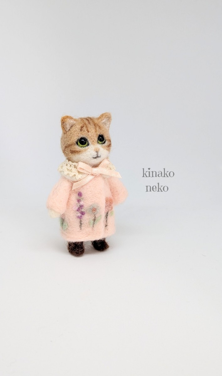 猫 お花ピンクのコート猫　羊毛フェルト ハンドメイド ミニチュア インテリア雑貨 kinako_画像1