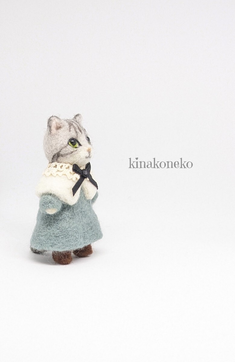 猫 アイボリーのケープ猫　羊毛フェルト ハンドメイド ミニチュア kinako　約8cm_画像3
