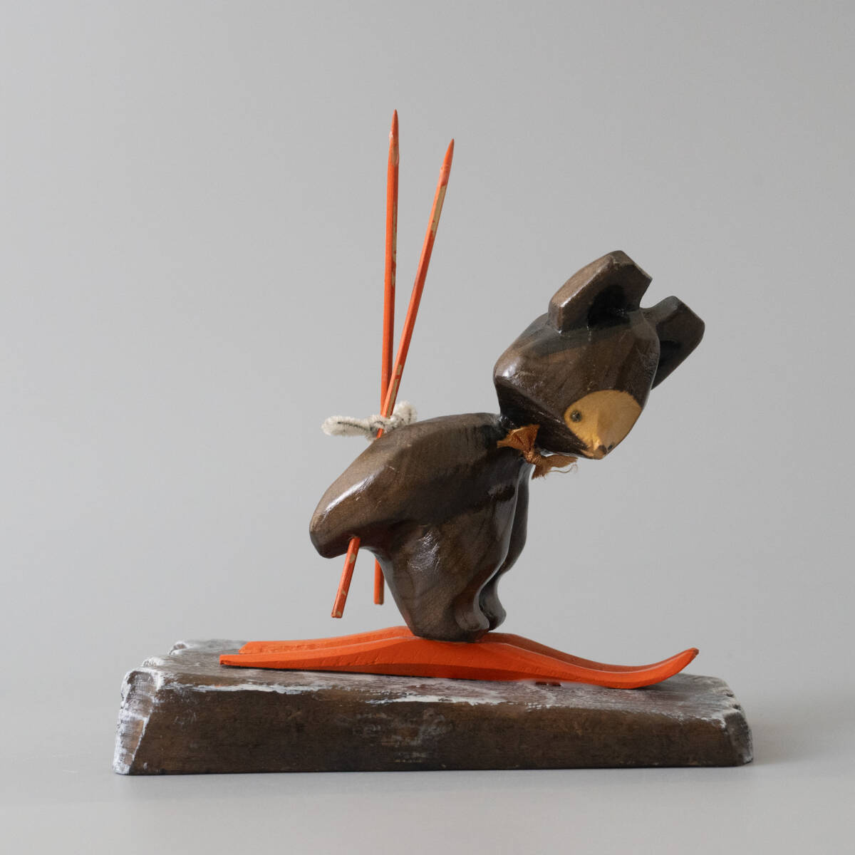 木彫の熊 北海道 民芸品 木彫り熊 木製彫刻 飾り オブジェ 置物 民藝 可愛い 木彫熊 スキー_画像5