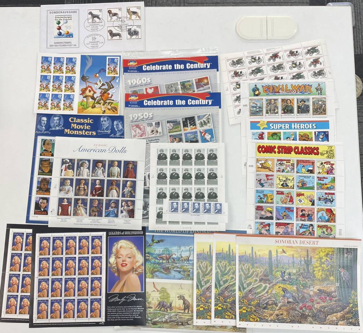 【TM0318】海外切手シートおまとめ 使用済み海外切手セット マリリンモンロー コミック切手 スーパーヒーローズ コレクションの画像1