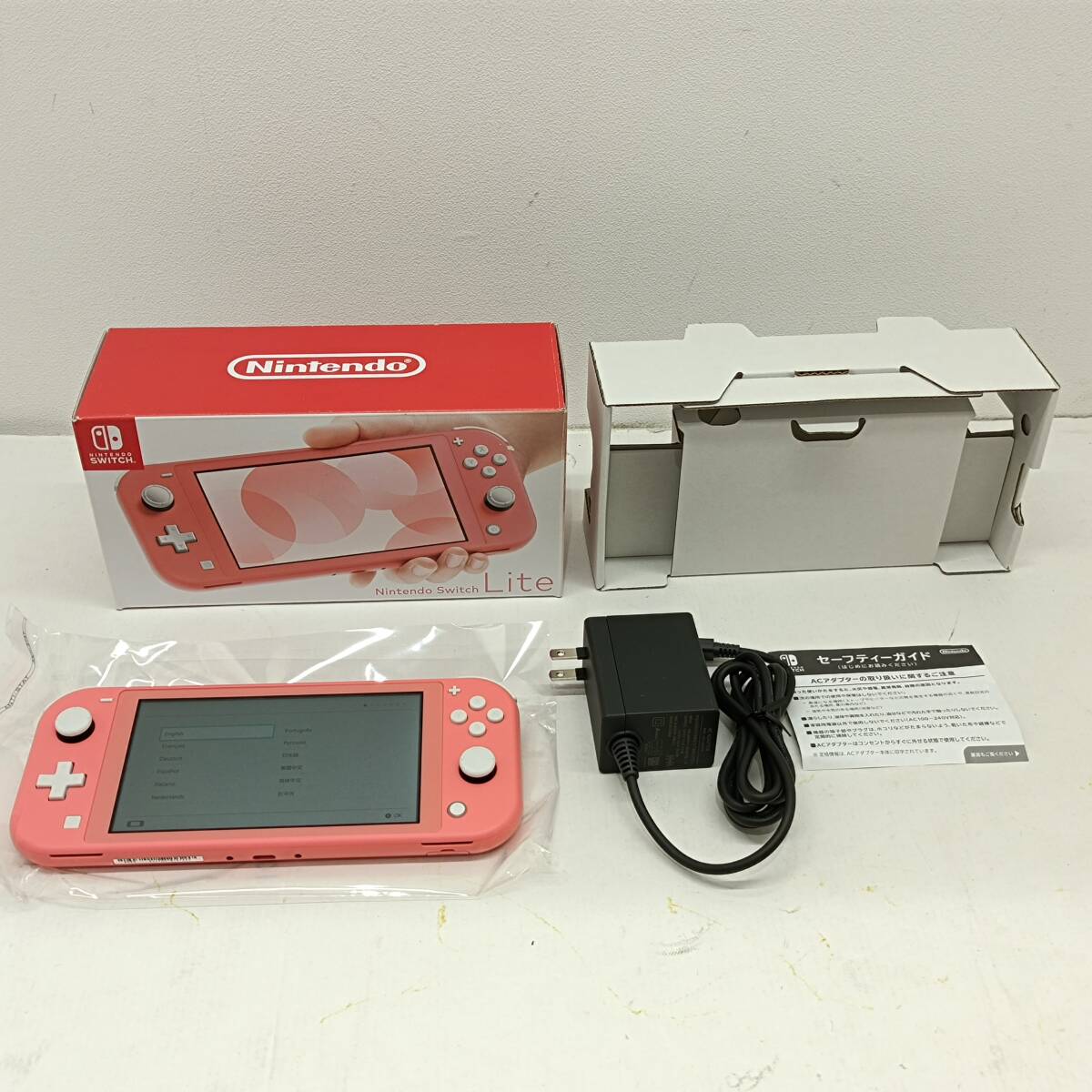 070 A 【中古品】ニンテンドーSwitch Lite　コーラル　本体　任天堂【動作確認・初期化済み】