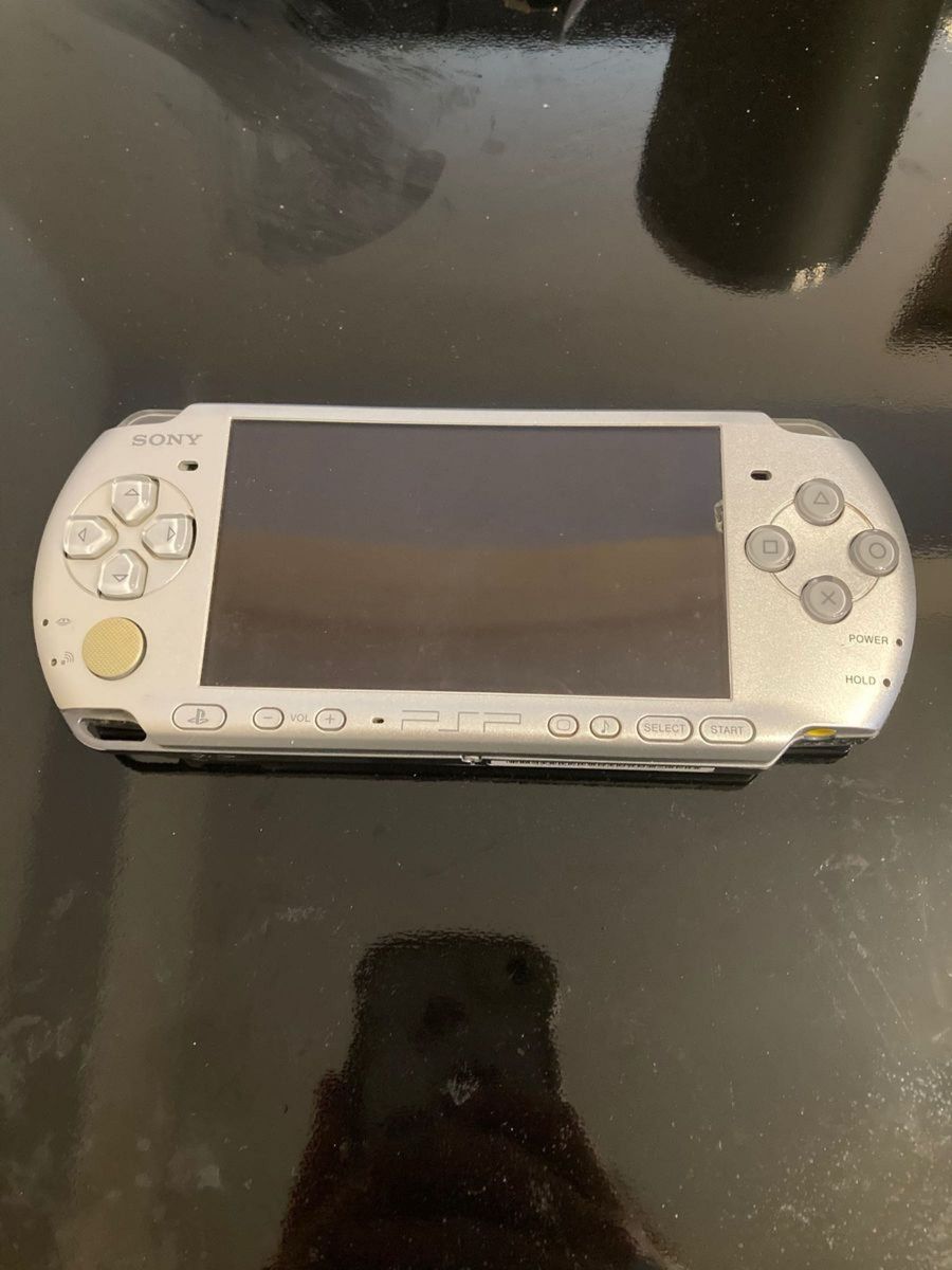 PSP 3000 充電器、変換SD付き　バッテリーなし　シルバー