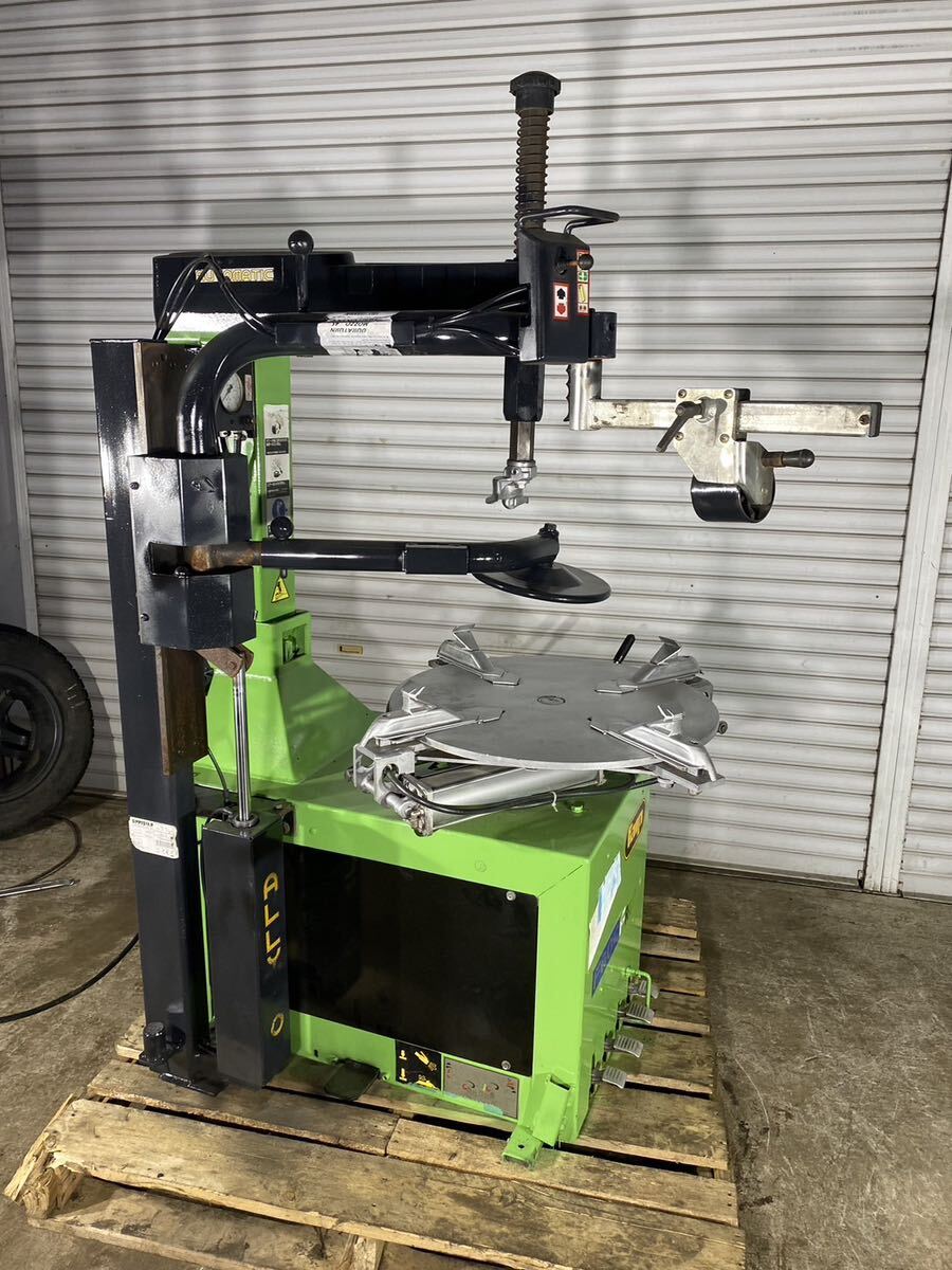  tire changer SIMPLE SFAIP M520 FS support arm attaching . tire exchange used 