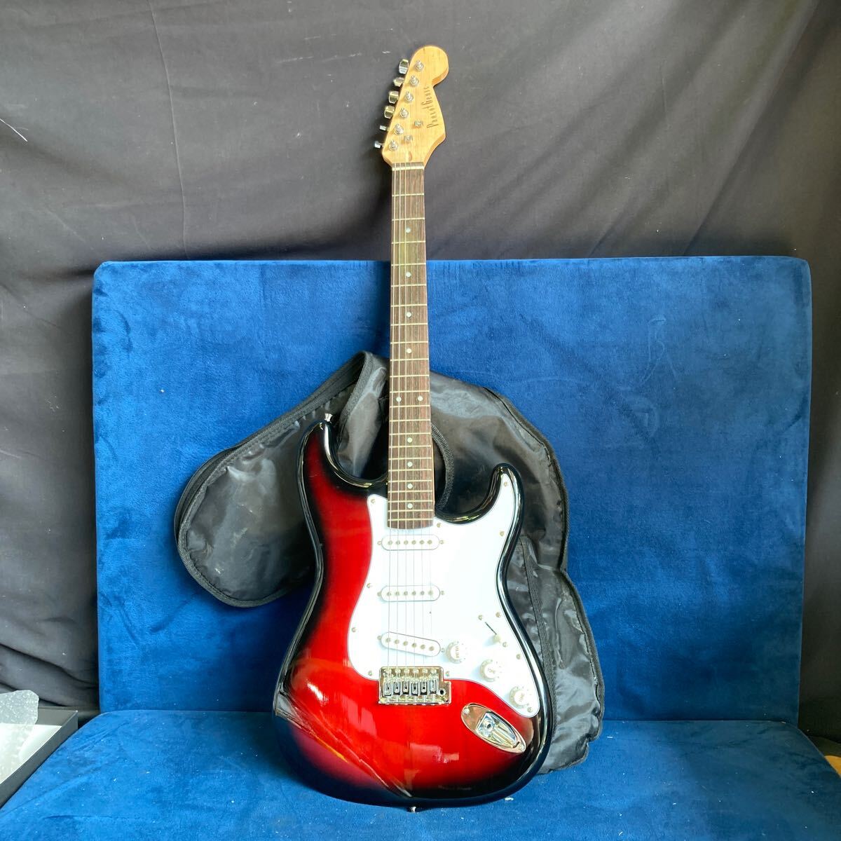 Photogenic フォトジェニック エレキギター ギター 弦楽器 ケース付き レッド 安58の画像1