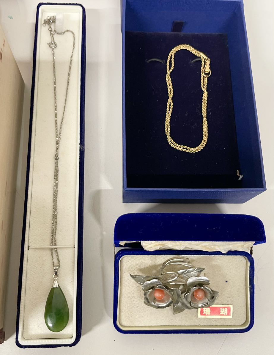2st182 遺品整理品 アクセサリー 宝石 3.6kg まとめ売り MIKIMOTO 珊瑚 ブローチ タイピン ネックレス イヤリング 勲章 他 イミテーション