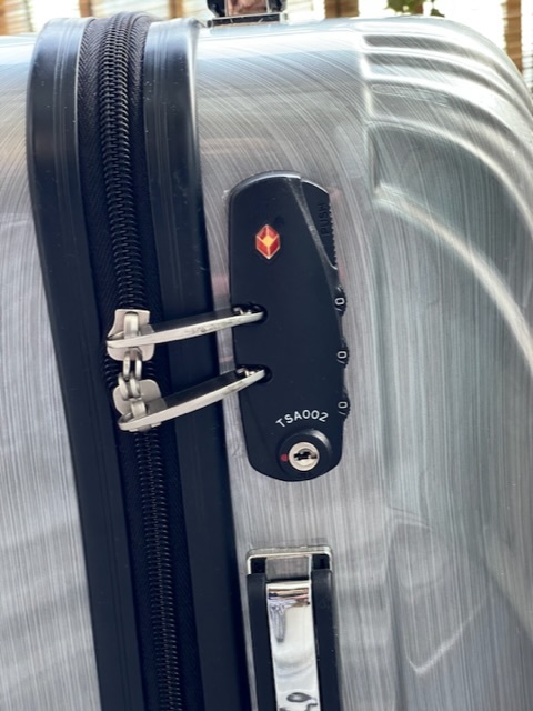 超美品 軽量 機内持ち込み 4輪 キャリーケース スーツケース TSAロック _画像3
