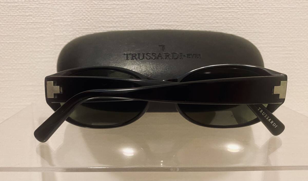 TRUSSARDI EYES солнцезащитные очки VISIBILIA Mod. Ladies Sunglasses чёрный Италия производства с футляром TE 20211 118 54*18 140 Made in Italy б/у прекрасный товар 