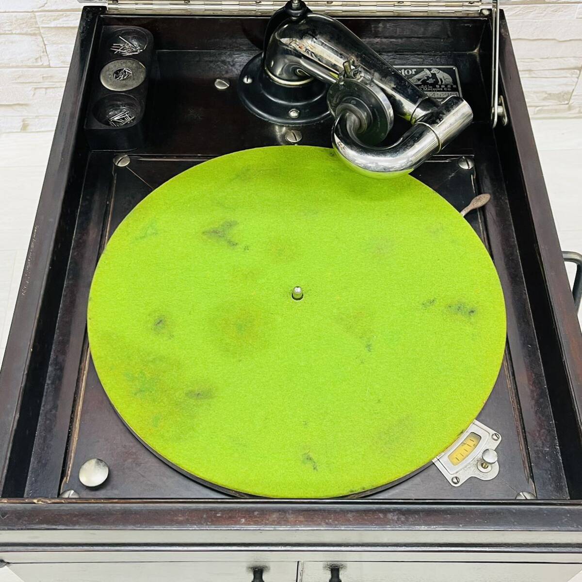 ☆希少・1円〜☆ Victor ビクター 高級卓上型 蓄音機 VICTROLA ビクトローラ VV-IX レコード針 付き 昭和レトロ アンティーク ビンテージの画像2