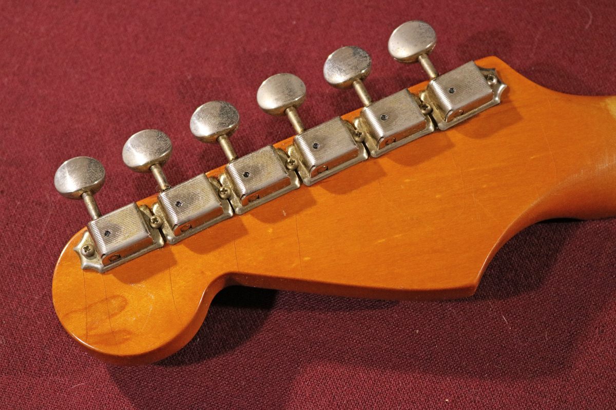 【Fender USA】American Vintage 57 Stratocaster 2-Tone Sunburst Aged（Orange Drop コンデンサー／メイプル1pcネック）USA製の画像3