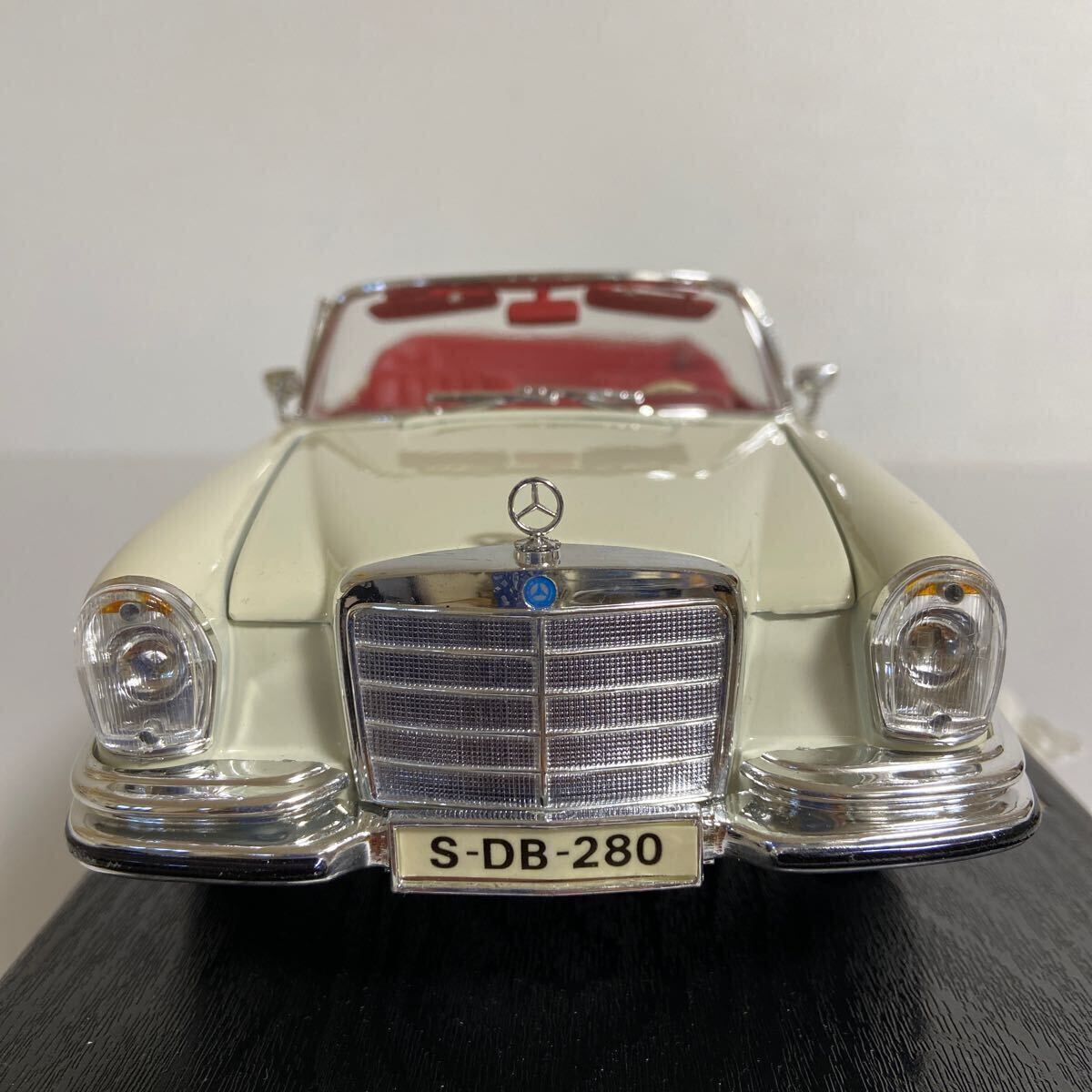 ★マイスト・スペシャル エディション／MaiSto：1/18 ★メルセデス ベンツ 280 SE／Mercedes-Benz 280 SE 1966 (White) ☆used_画像7