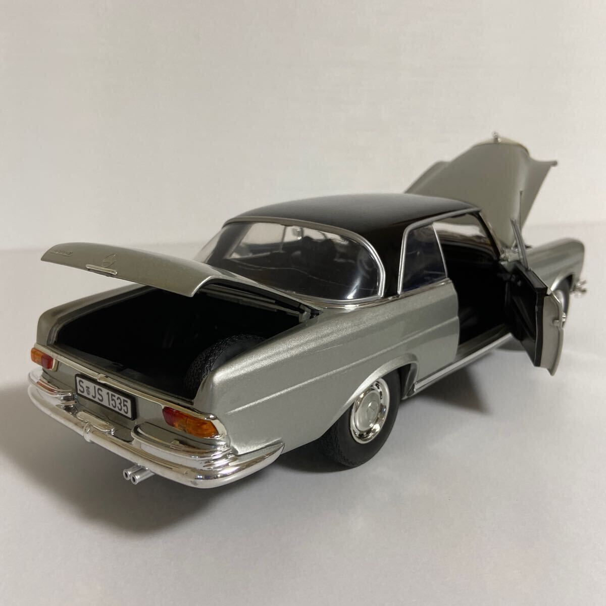 ★ノレブ／NOREV：1/18 ★メルセデス ベンツ S-クラス 280SEクーペ／Mercedes-Benz S-CLASS 280 SE Coupe 1969 (Silver) ☆usedの画像6