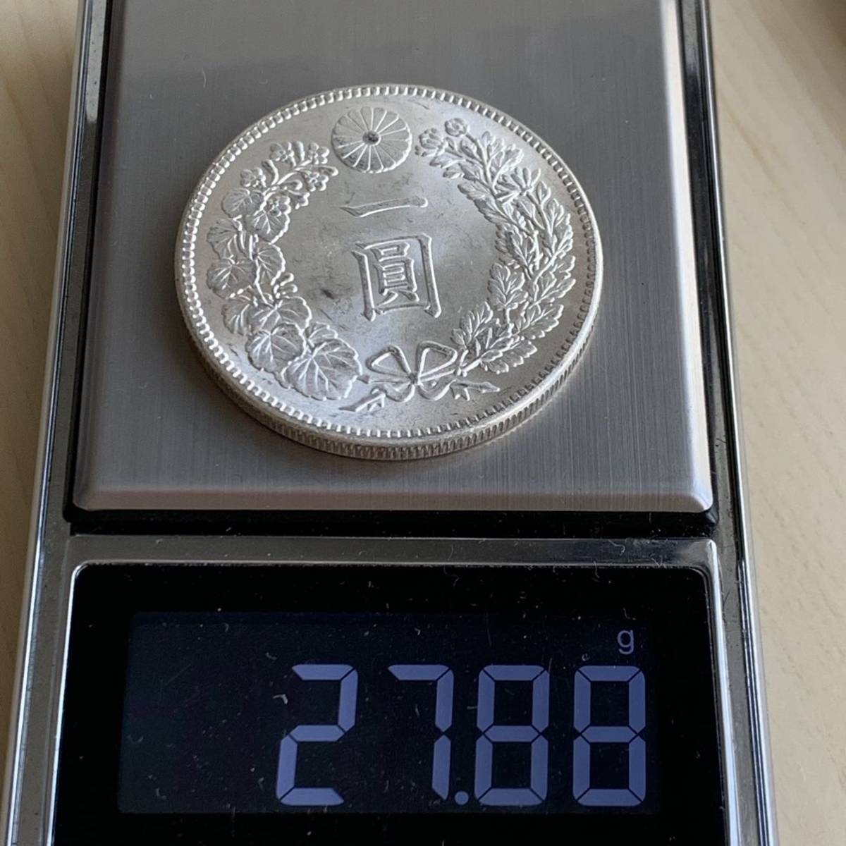 WX1318日本記念メダル 一圓 明治二十四年 菊紋 日本硬貨 貿易銀 日本古銭 コレクションコイン 貨幣 重さ約27gの画像6