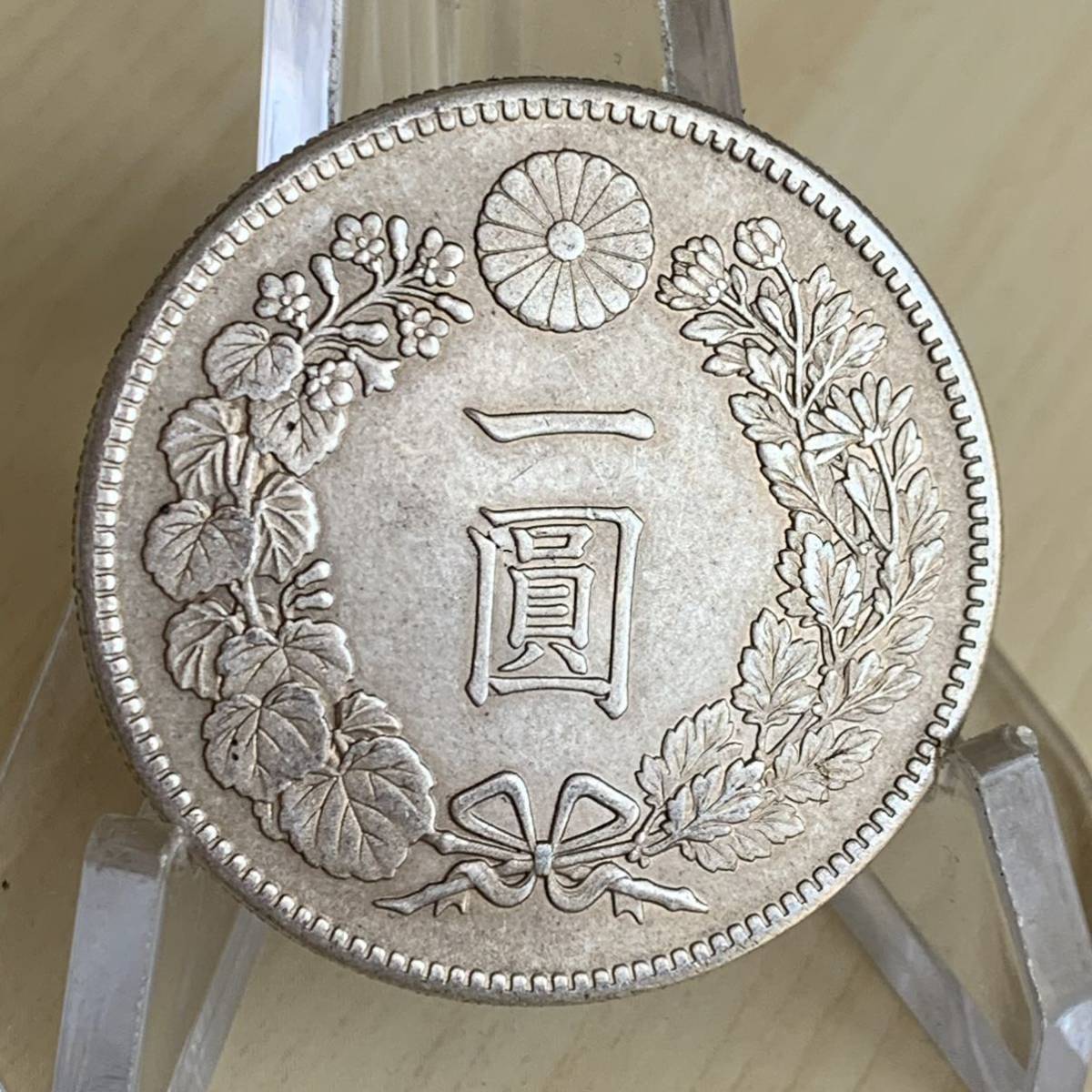 WX1319日本記念メダル 一圓 明治二十七年 菊紋 日本硬貨 貿易銀 日本古銭 コレクションコイン 貨幣 重さ約27g_画像1