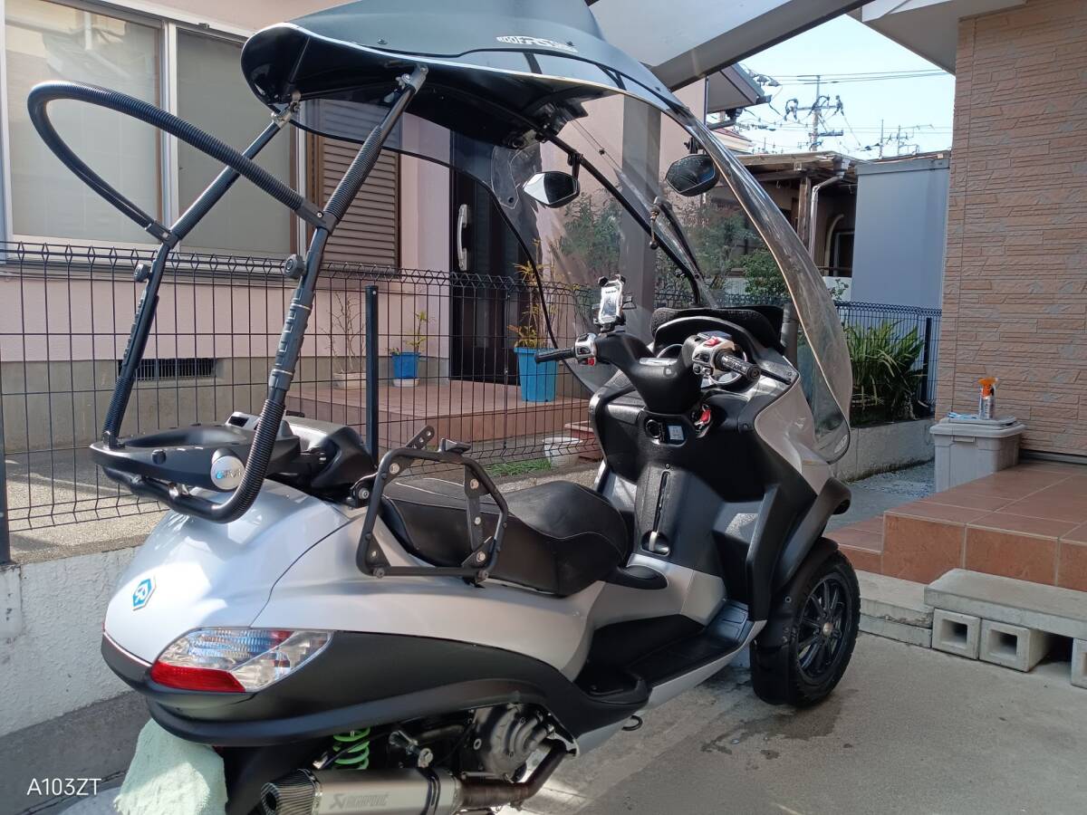  Piaggio MP3 roof shield attaching 