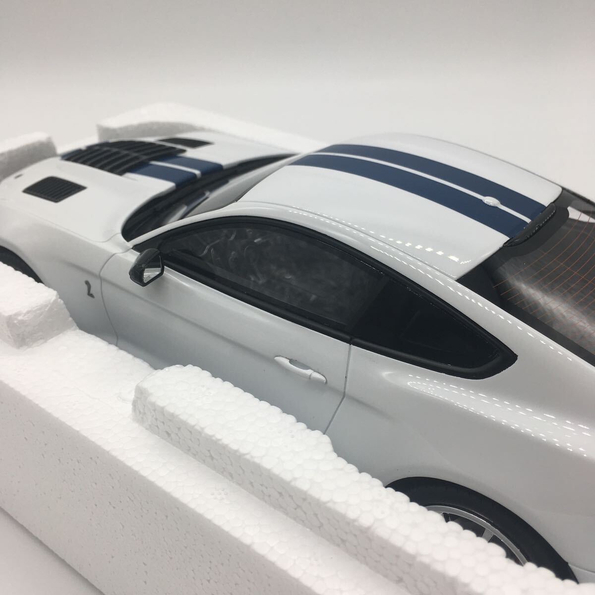 GT SPIRIT 1/18 シェルビー GT500 ドラゴンスネーク (ホワイト/ブルーストライプ) GTS306 - 乗用車 GT SPIRIT 1/18 シェルビー GT500 ドラゴンスネーク (ホワイト/ブルーストライプ) GTS306 - 乗用車