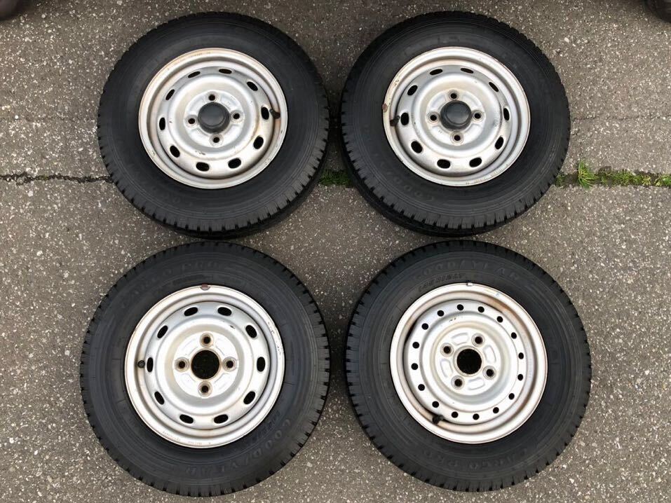 TV1 TV2 TT1 TT2 サンバー 純正 12インチ スチールホイール 2021年製 GOODYEAR CARGO PRO 145R12LT 4本 1本ホイール違いの画像1