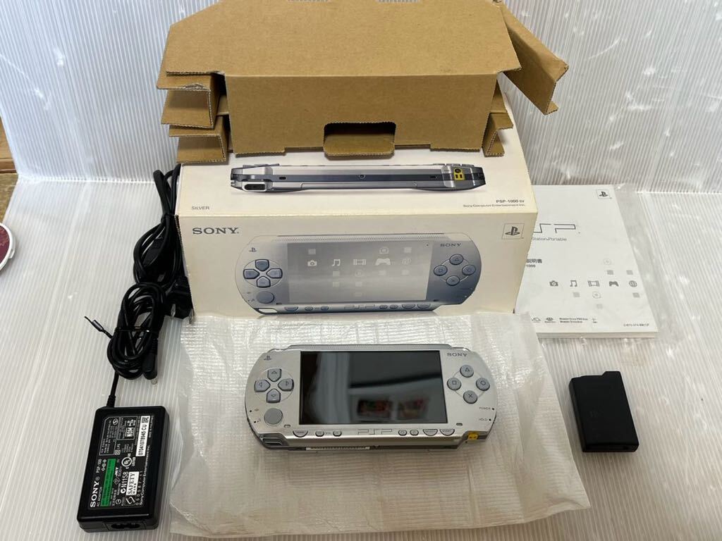 ★本体新品未使用　SONY PSP-1000 シルバー　PlayStationPortable 説明書未開封　メモリースティックなし　バッテリーあり　送料無料★_画像1