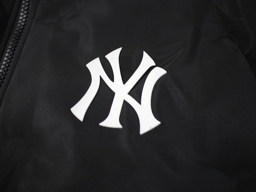 NY ニューヨークヤンキース MLB ダウンジャケット ジャケット 上着 ブラック 中古 M JN 1_画像2