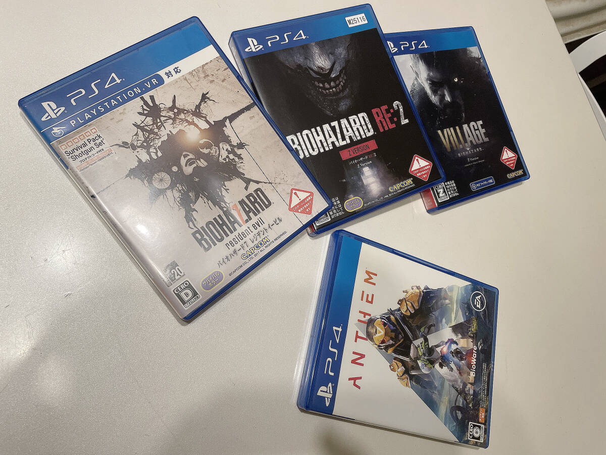 【中古】PS4バイオハザード3点セット〈バイオハザードRE2（Z ver）・バイオハザード8ヴィレッジ（Z ver）・バイオハザード7・おまけ〉の画像1