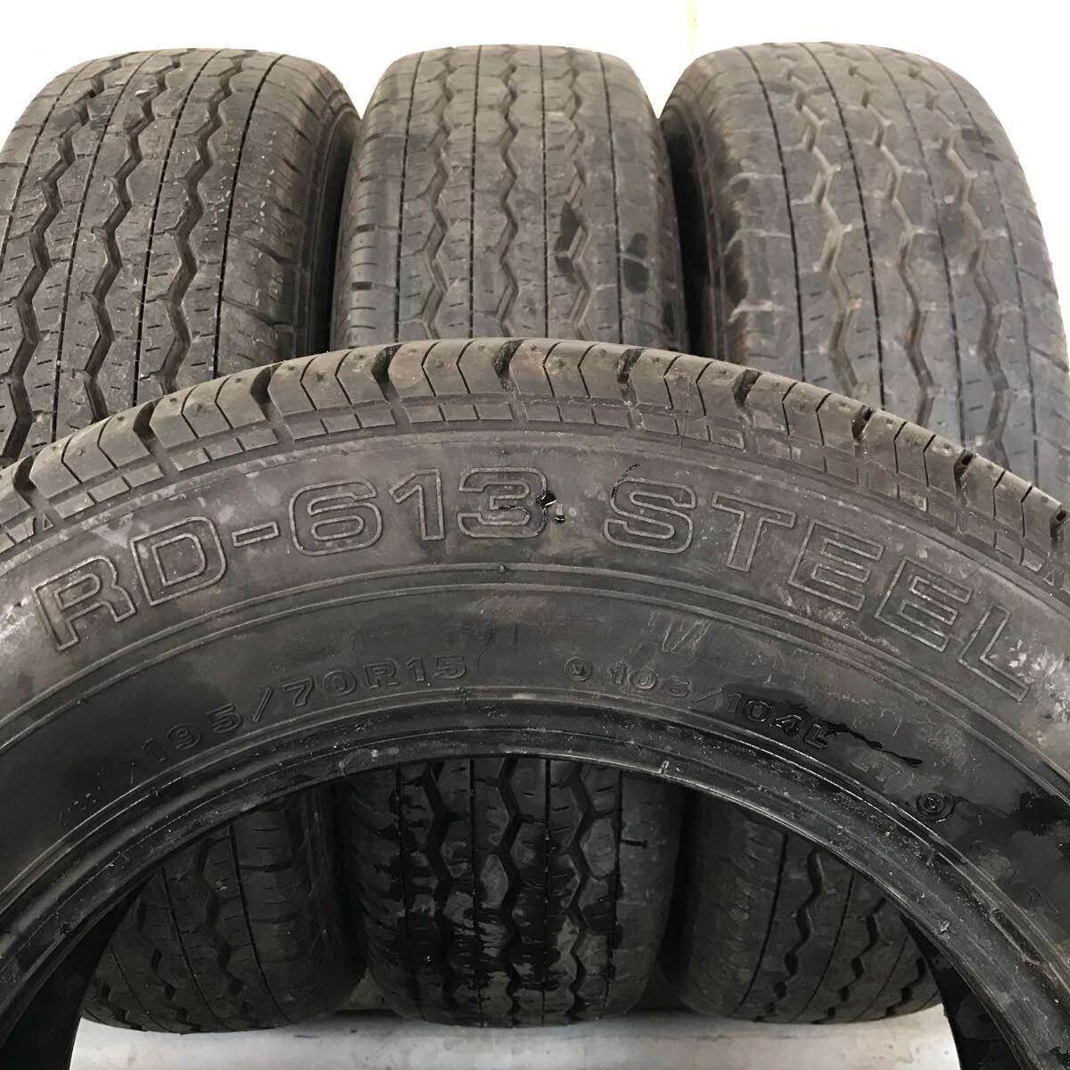 BS　RD-613　STEEL　195/70R15　106/104L　LT　極上バリ山4本価格　C-118　福岡　★引き取り大歓迎★格安即決サービス品★早い者勝ち★_画像9