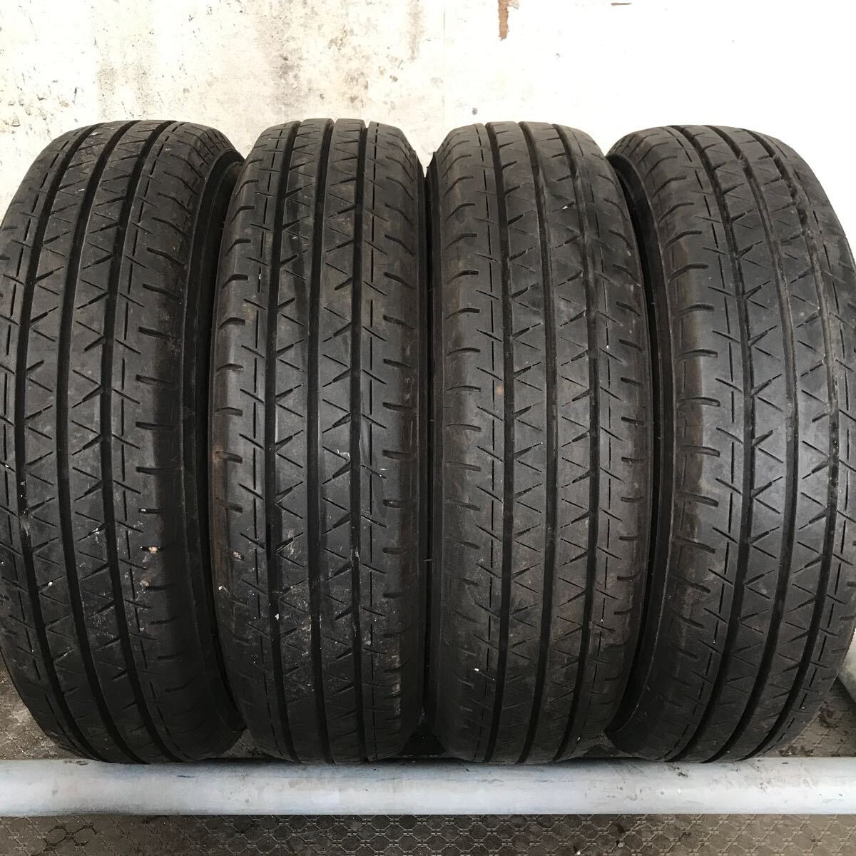 YOKOHAMA BLUEARTH-VAN RY55 165/80R13 90/88N LT 極上バリ山4本価格 C-120 福岡 ★引き取り大歓迎★21/22年製★即決サービス品★の画像1