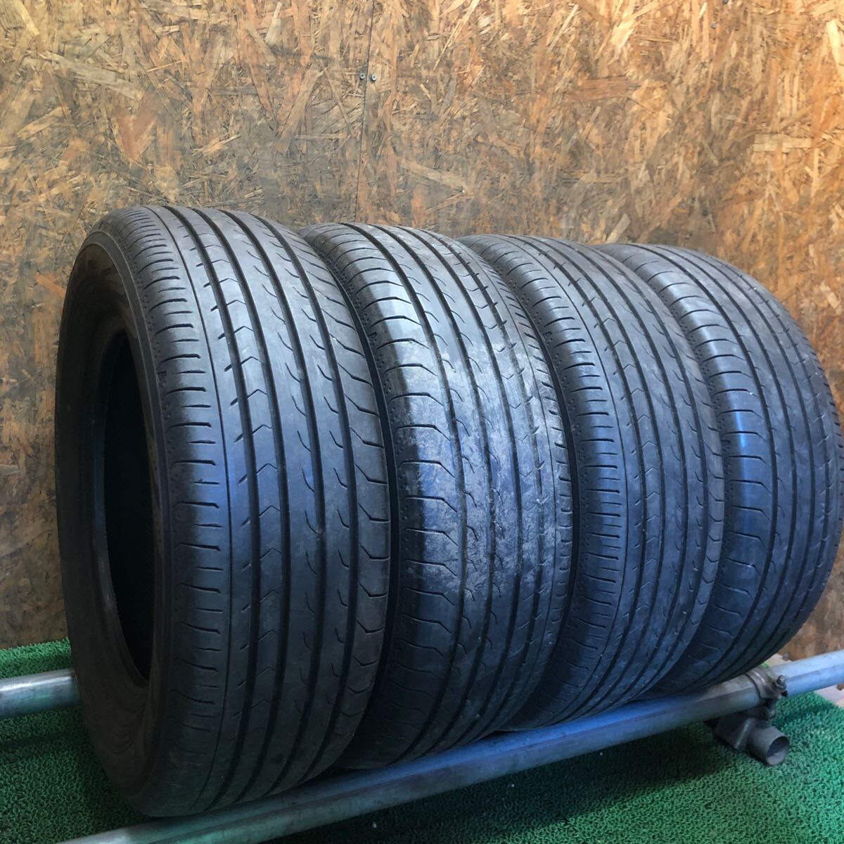 YOKOHAMA　BLUEARTH-RV　RV03　205/65R15　94V　極上バリ山4本価格　C-218　福岡　★引き取り大歓迎★格安スタート★早い物勝ち★22年製★_画像2