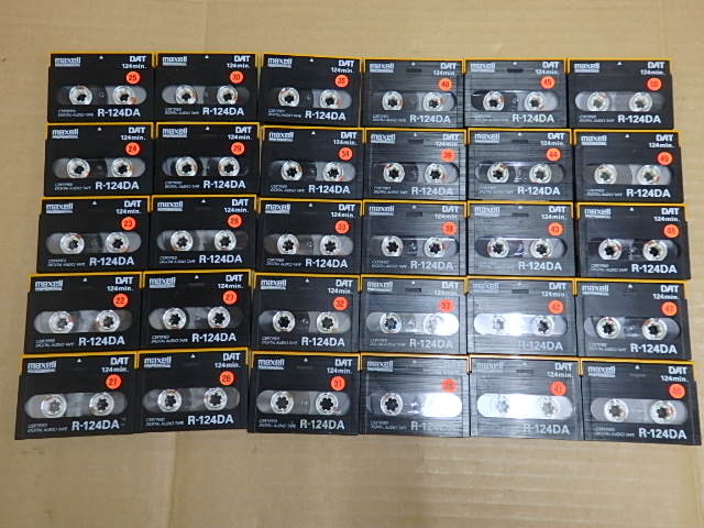 !〇貴重 !! プロ用 DAT カセット テープ 計３０本 maxell PROFESSIONAL 124min. R-124DA マクセル 日本製 室内保管品_画像1