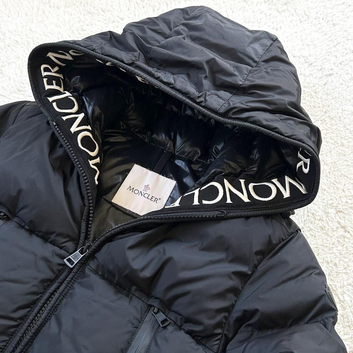 1円～ 未使用級 MONCLER モンクレール MONTCLA モンクラー ダウンジャケット ブラックワッペン 黒 刺繍ロゴ ケース ハンガー付き 1スタ 0の画像2